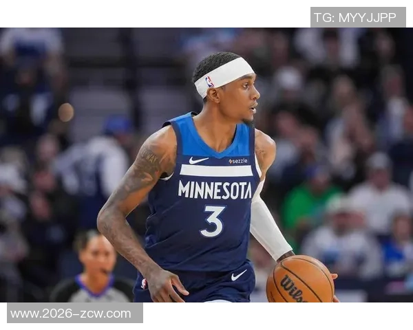 麦克丹尼尔斯半场表现出色9中6砍下15分2篮板3盖帽助力球队攻防稳定